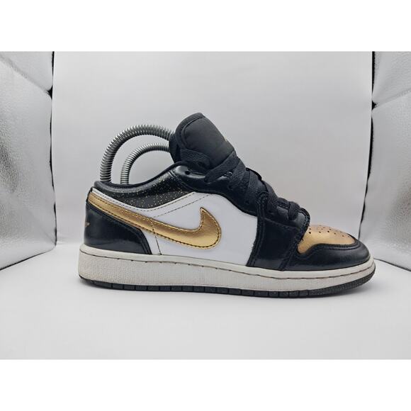 Size 4Y | 5.5W - Jordan 1 Low SE Gold Toe (GS) - DR6970-071 - Picture 6 of 8